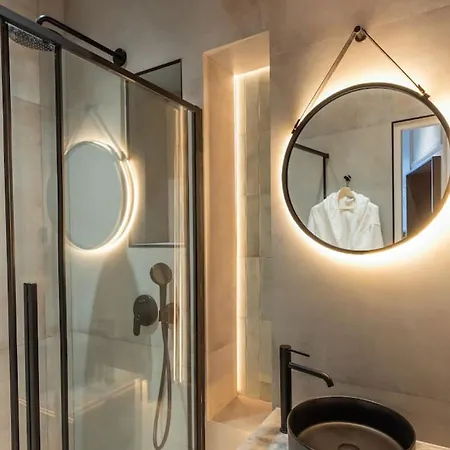 Elegant Marais In Historic Building *