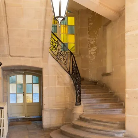 Elegant Marais In Historic Building * Paris
