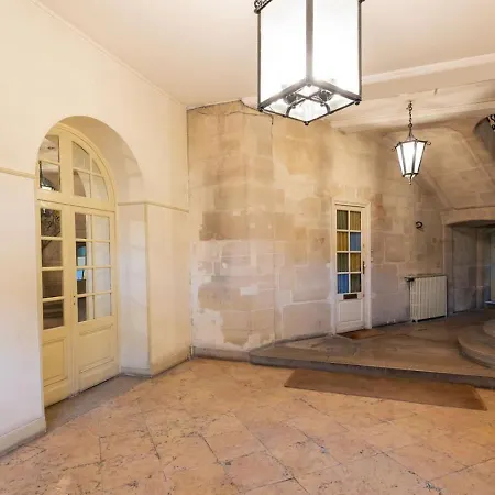Elegant Marais In Historic Building *